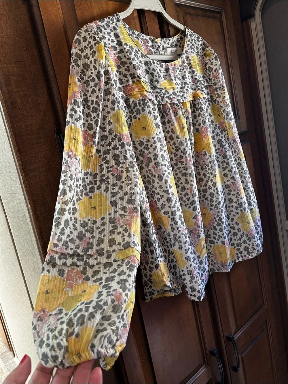 🌸Loft Chiffon Lined Floral Cheetah Pintuck Flowy Metallic Blouse Women's sz M